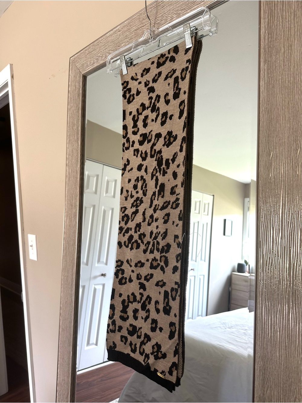 Calvin Klein Beige Cheetah Print Scarf NWOT One Size